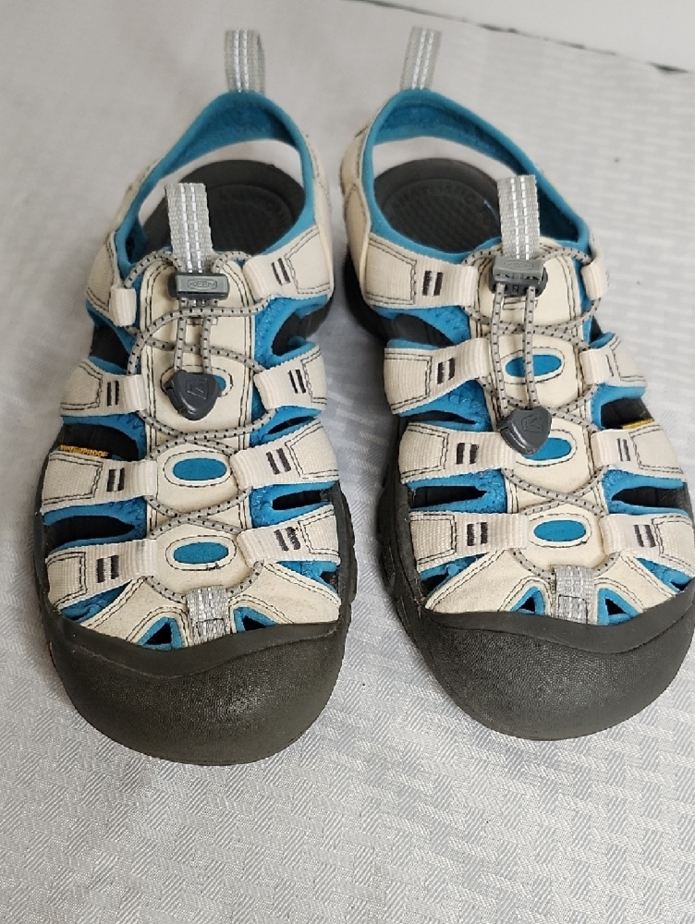 KEEN Closed Toe Hiking  Sandals Sz 8